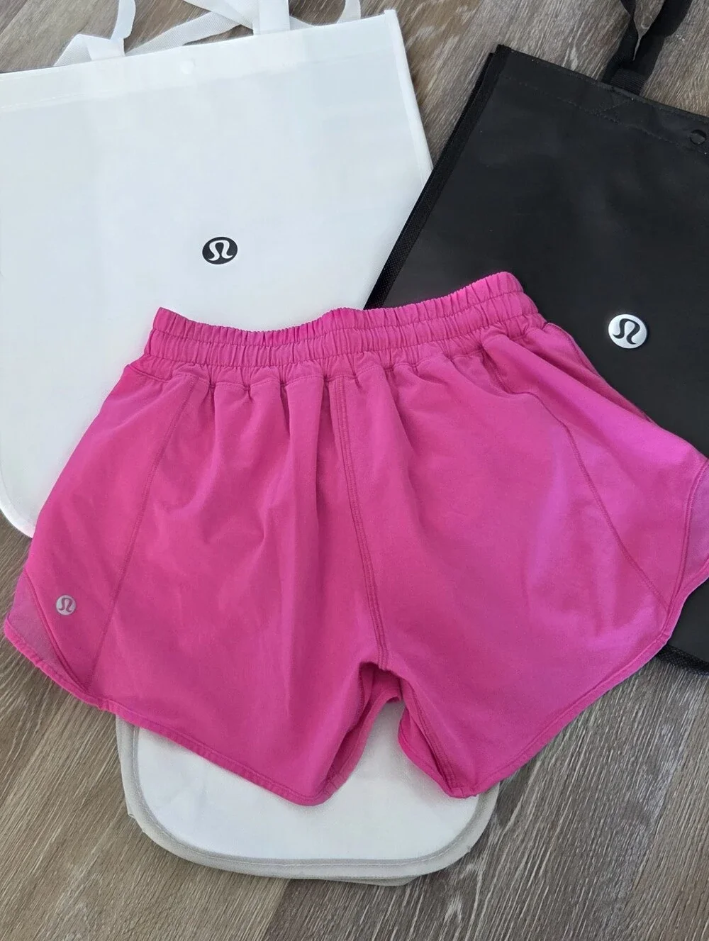 Lululemon Hotty Hot Low-Rise Short 2.5